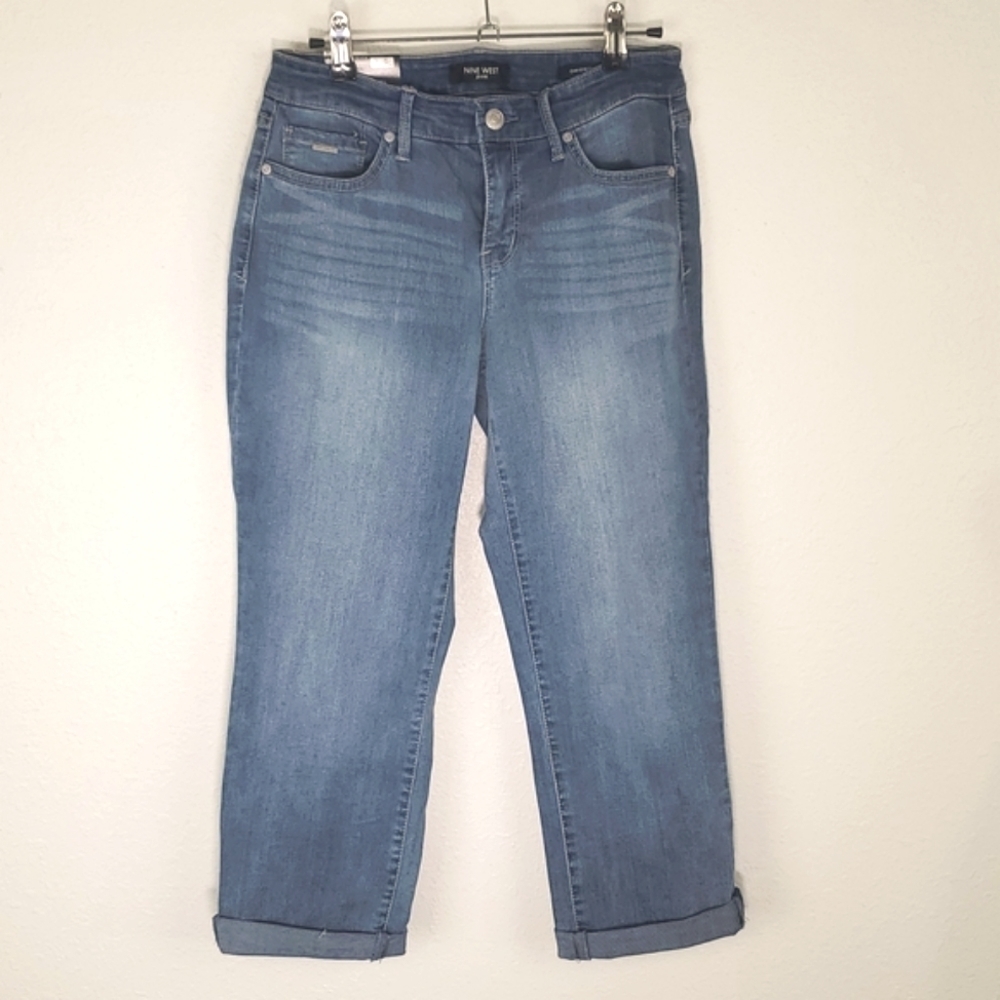 *NWT* NINE WEST Chrystie Capris, Light Wash, size 4